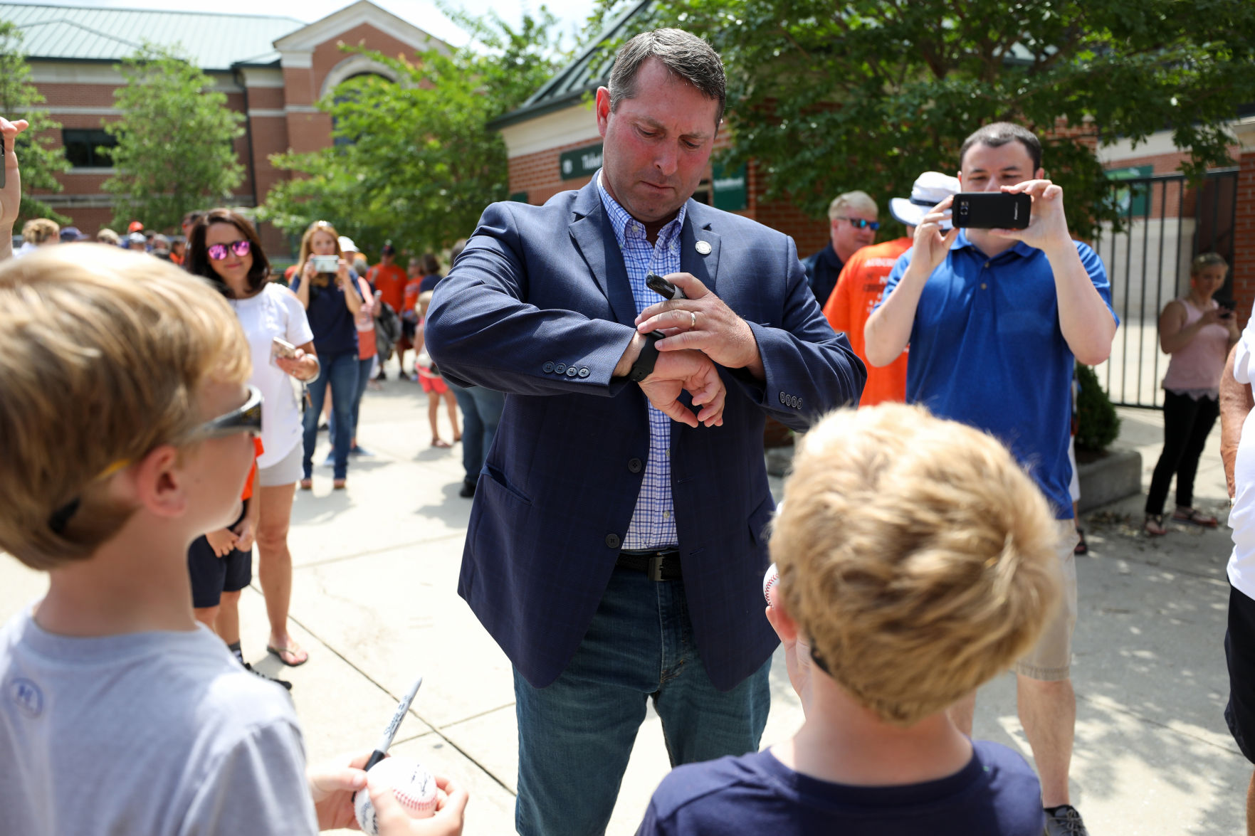 Auburn baseball departs for College World Series in Omaha